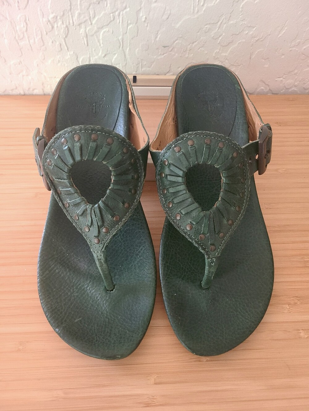 FRYE Green Women's Leather Thong Sandals